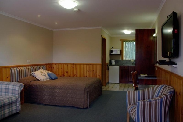 Kentish Hills Retreat image 10