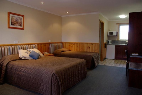 Kentish Hills Retreat image 12