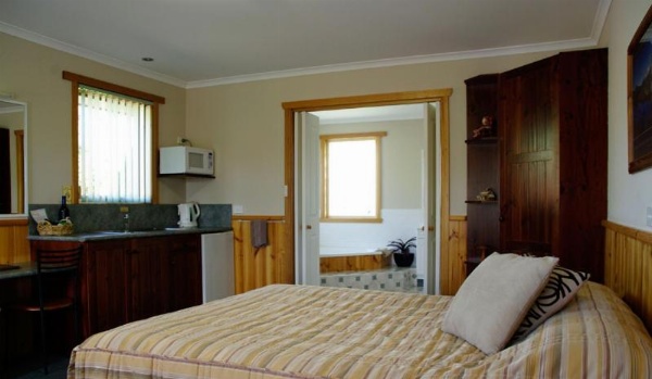 Kentish Hills Retreat image 14