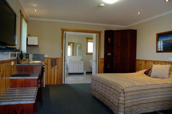 Kentish Hills Retreat image 16