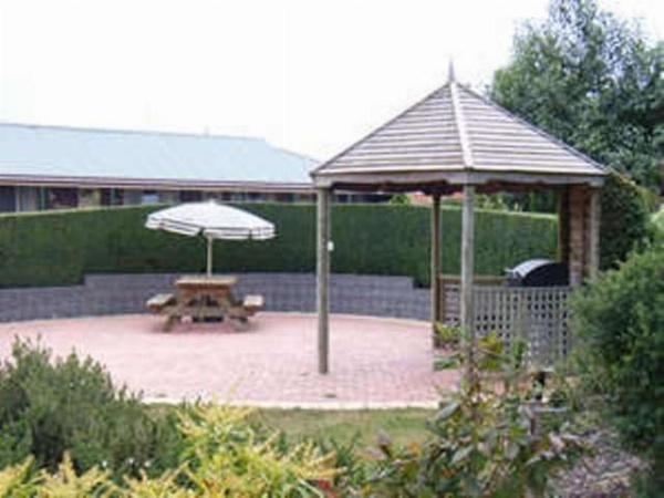 Kentish Hills Retreat image 2