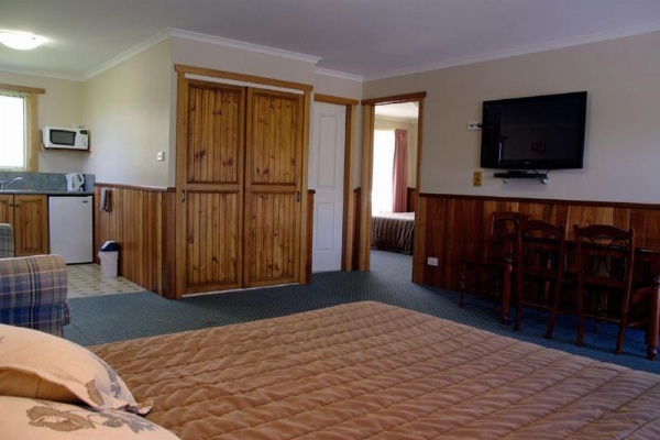 Kentish Hills Retreat image 7