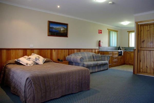 Kentish Hills Retreat image 8